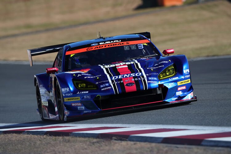 Subaru comemora sucesso no Super GT Japão 2025
